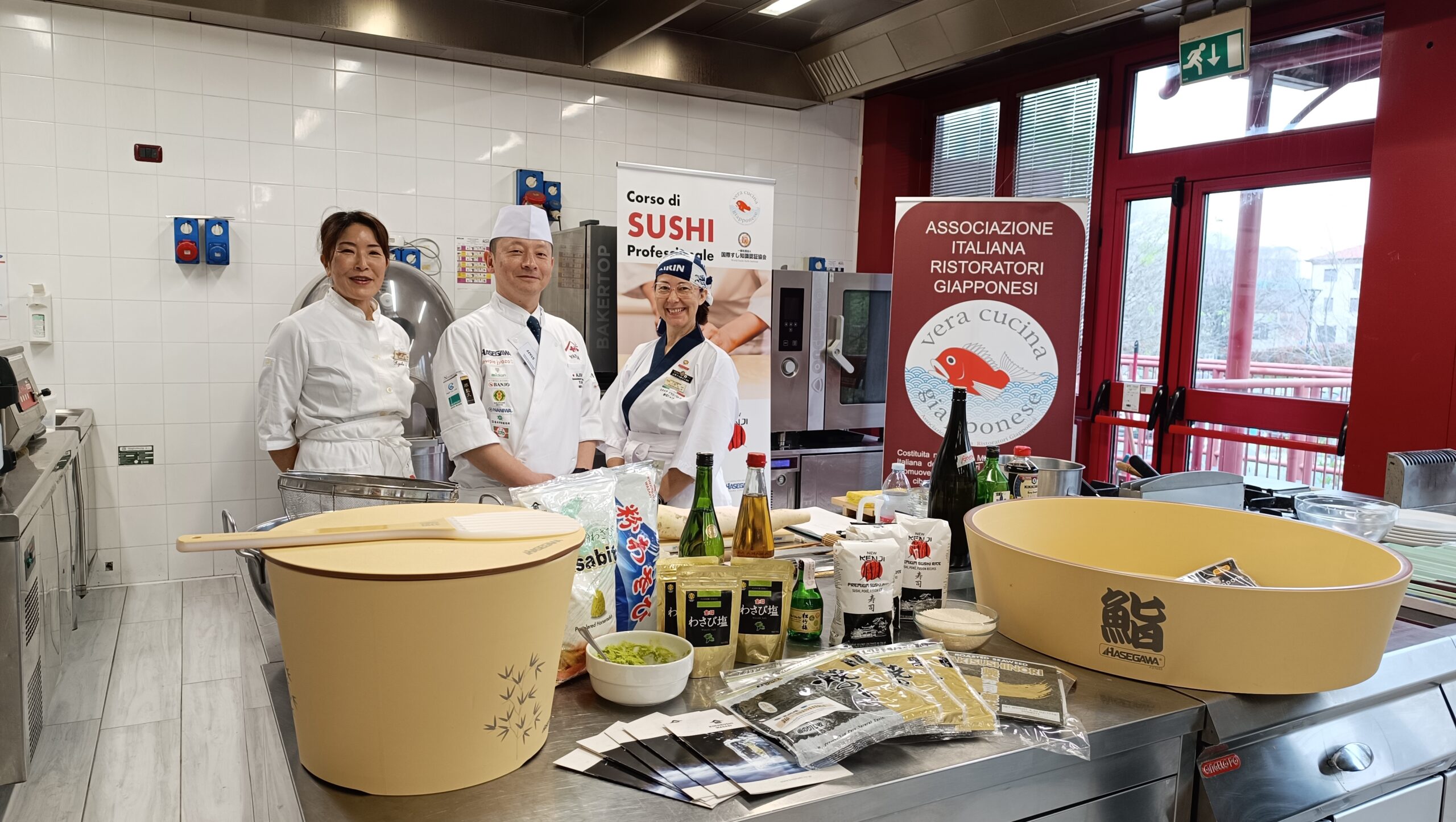 Maestri Itamae WSSI durante il corso professionale sushi
